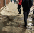 У метро «Петроградская» из парадной хлынул кипяток на замерзший тротуар и дорогу - Neva.Today