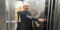 Петербурженка Екатерина рада габаритам новой кабины и её музыкальным возможностям. Фото Игорь Акимов, "Metro" - Metro Петербург