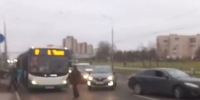 В Петербурге водитель автобуса разбил монтировкой автомобиль - Spbdnevnik.ru