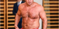 Фёдор Емельяненко передал свою именную куртку с автографом в музей самбо - Spbdnevnik.ru