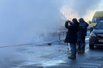 Теплотрассу прорвало на набережной Фонтанки в Петербурге