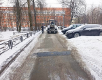 В Петербурге продолжается противогололедная обработка дворов, проездов и тротуаров