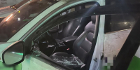 Мужчина ногами повредил каршеринговый автомобиль в Василеостровском районе - Spbdnevnik.ru