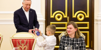 Александр Беглов по традиции исполнил желания детей-участников акций «Дерево желаний» и «Елка желаний» - ТК Санкт-Петербург