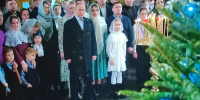Кремль опубликовал фото Путина, встречающего Рождество на Поклонной горе - Moika78.Ru
