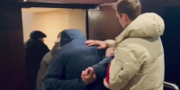 В Петербурге мужчины заперли несовершеннолетнюю в квартире, избили и заставили употребить наркотики - Spbdnevnik.ru