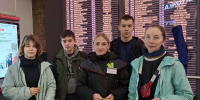 На вокзалах Петербурга вручили памятные ленты Ленинградской Победы - Spbdnevnik.ru