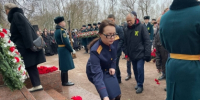 В преддверии 81-ой годовщины со дня полного освобождения Ленинграда от немецко-фашистской блокады сотрудники Главного следственного управления СК России по городу Санкт-Петербургу приняли участие в торжественно-траурной церемонии возложения цветов в павильоне Памяти в Московском парке Победы - Следственный комитет