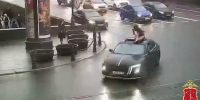 В Петербурге женщина с бутылкой шампанского ездила по городу, забравшись на капот - Spbdnevnik.ru