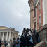 Очередь за весенним настроением выстроилась у Думской башни - Peterburg2.Ru