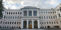 В Петербурге суд наказал расписавшего Аничков дворец узбекскими фразами мигранта - Neva.Today