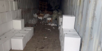 Под Петербургом в гаражах нашли склад с «алкашкой», задержаны двое бутлегеров - Neva.Today