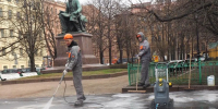 Подготовим город к празднику. В Петербурге начался весенний месячник благоустройства | ФОТО Сергея ГРИЦКОВА - С.-Петербургские ведомости