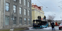 Лазурный автобус сгорел на Васильевском острове - Комсомольская правда