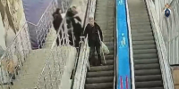 СК показал, как несовершеннолетняя петербурженка рухнула на нижний этаж ТЦ - Neva.Today