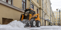 В Петербурге сотрудники комплекса жилищного хозяйства борются с последствиями апрельского снегопада - Spbdnevnik.ru