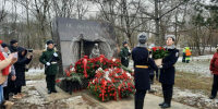«Яблочники» возложили цветы к мемориалу узникам фашистских концлагерей - Партия Яблоко