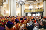 Александр Беглов поздравил митрополита Варсонофия, духовенство и петербуржцев с праздником Пасхи в Александро-Невской лавре