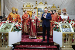 Александр Беглов поздравил митрополита Варсонофия, духовенство и петербуржцев с праздником Пасхи в Александро-Невской лавре