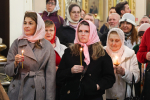 Александр Беглов поздравил митрополита Варсонофия, духовенство и петербуржцев с праздником Пасхи в Александро-Невской лавре