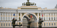 Дворцовая площадь будет закрыта для транспорта и пешеходов из-за репетиции парада Победы - Spbdnevnik.ru