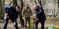 На территории госпиталя ветеранов войн в рамках Доброго субботника высадили ели - Spbdnevnik.ru