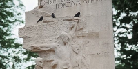В Таврическом саду очистили памятник пионерам-героям - Spbdnevnik.ru
