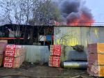 Мощный пожар в ангаре в Металлострое локализовали