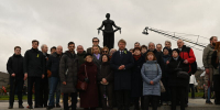 Петербургское «Яблоко» возложило цветы к мемориалу на Пискарёвском кладбище в преддверии 80-й годовщины Победы - Партия Яблоко