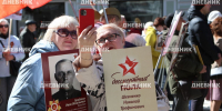 У площади Александра Невского продолжают собираться участники «Бессмертного полка» - Spbdnevnik.ru