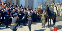 В Петербурге полицейский сделал предложение своей коллеге прямо на праздновании Дня Победы - Spbdnevnik.ru
