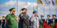 В честь Дня основания Санкт-Петербурга делегация Северо-Западного округа ВНГ РФ возложила цветы к памятнику Петру Великому - Росгвардия