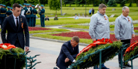 Курсанты ГУМРФ приняли участие в мероприятиях, посвященных 80-летию Победы, на Пискаревском мемориальном кладбище - ГМА им. адм. С.О.Макарова