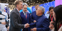Стенд Петербурга на площадке ПМЭФ посетил Раис Татарстана Рустам Минниханов - Комитет по промышленной политике, инновациям и торговле