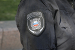 Мужчина въехал в светофор и скончался в Петербурге