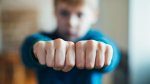 На Большевиков 13-летний мигрант избил девятиклассника, отправив его в больницу