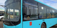 В автобусе на юго-западе Петербурга взорвалось колесо. Пострадал пассажир - Neva.Today