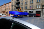 Пожилой слесарь разделся перед двумя девочками в Петергофе