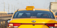 В 2025 году в Петербурге более 50 автомобилей нелегальных такси помещены на специализированную стоянку - Spbdnevnik.ru