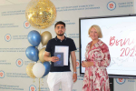 Весь мир открыт для Вас, дорогие выпускники!