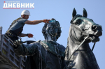 Фото: в Петербурге помыли «Медного всадника»