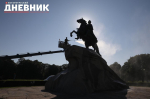 Фото: в Петербурге помыли «Медного всадника»