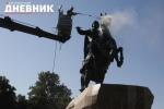 Фото: в Петербурге помыли «Медного всадника»
