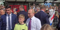 Владимир Путин пообщался с жителями Петербурга на Дворцовой площади - Spbdnevnik.ru