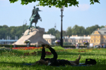 В Петербурге рабочая неделя начнется с жары в плюс 30 градусов