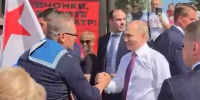 Моряк рассказал, как Путин остановил кортеж ради разговора с ним на Дне ВМФ - Spbdnevnik.ru