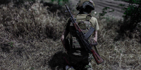 Раненый российский боец несколько дней полз к своим позициям, укрываясь от атак беспилотников - Петербургский дневник