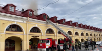 Причины не установлены: огонь охватил кровлю Андреевского двора на Большом проспекте - Neva.Today