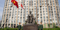 Александр Беглов и Александр Бельский открыли площадь Хошимина - Законодательное собрание