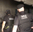 Проживавших в гаражах на северо-востоке Петербурга ждет выдворение после полицейского рейда - Neva.Today